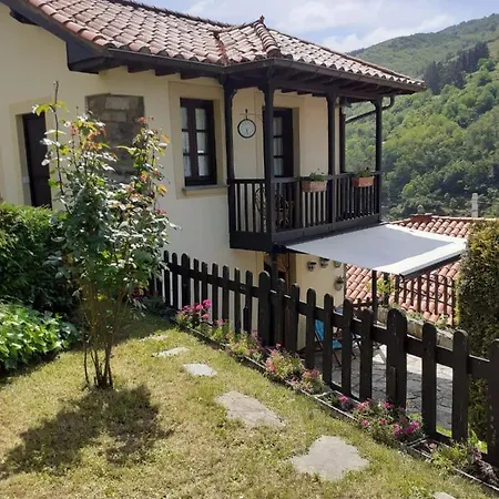 شاليه La Casina De Santulaya