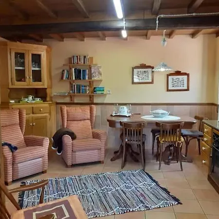 La Casina De Santulaya شاليه Adrales